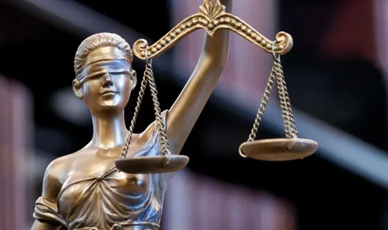 En nuestra Asesoría Gestoría Valencia, contamos y ponemos a su servicio un servicio jurídico propio compuesto por abogados especializados en todas las ramas del derecho.